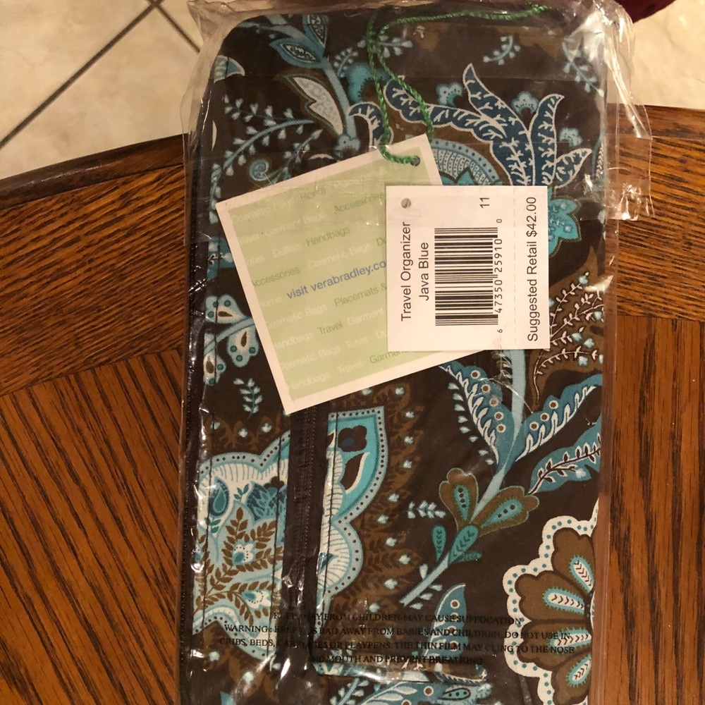 NWT Vera Bradley travel organizer